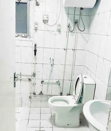 1 Room In Apartment Available For Rent Sharjah Esterno foto