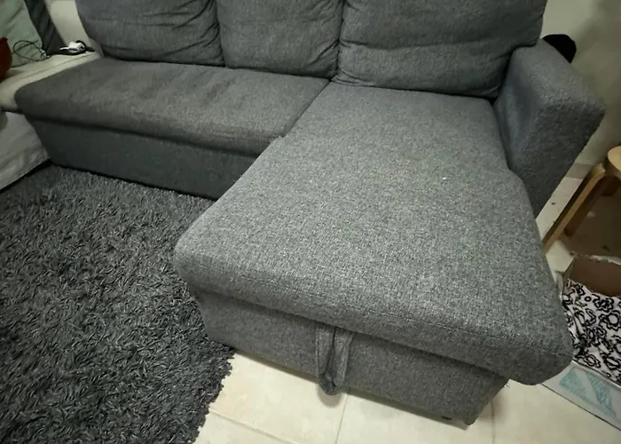 1 Room In Apartment Available For Rent